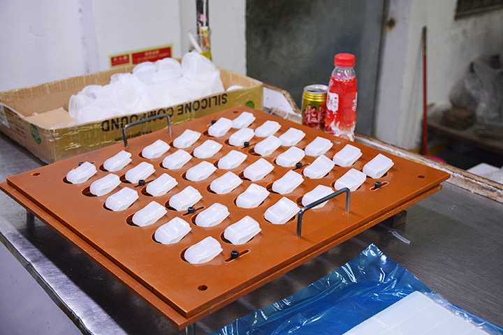 硅膠備料,硅膠制品生產(chǎn)前如何備料,硅膠制品生產(chǎn)備料時(shí)的問(wèn)題 硅膠備料,硅膠制品生產(chǎn)前如何備料,硅膠制品生產(chǎn)備料時(shí)的問(wèn)題