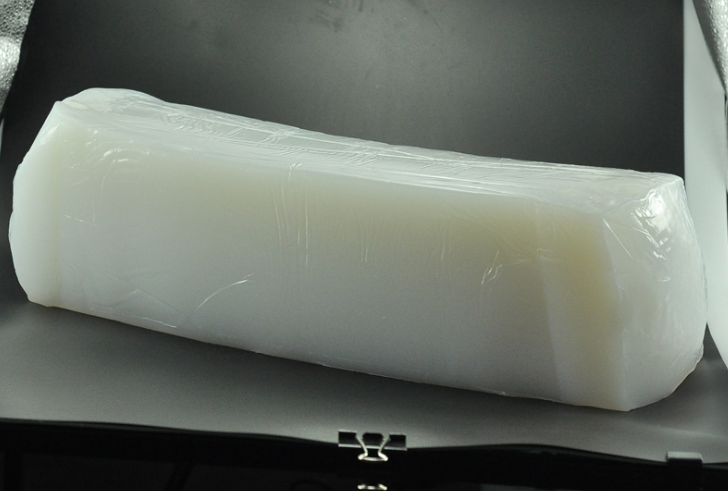 液態(tài)硅膠好還是固態(tài)硅膠好,液態(tài)硅膠和固態(tài)硅膠的區(qū)別,液態(tài)硅膠和固態(tài)硅膠的優(yōu)缺點 液態(tài)硅膠好還是固態(tài)硅膠好,液態(tài)硅膠和固態(tài)硅膠的區(qū)別,液態(tài)硅膠和固態(tài)硅膠的優(yōu)缺點