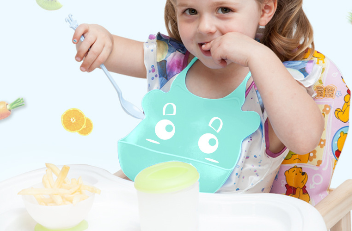 寶寶吃飯硅膠圍兜,硅膠嬰兒寶寶圍兜品牌,哪個(gè)牌子的硅膠圍兜好 寶寶吃飯硅膠圍兜,硅膠嬰兒寶寶圍兜品牌,哪個(gè)牌子的硅膠圍兜好