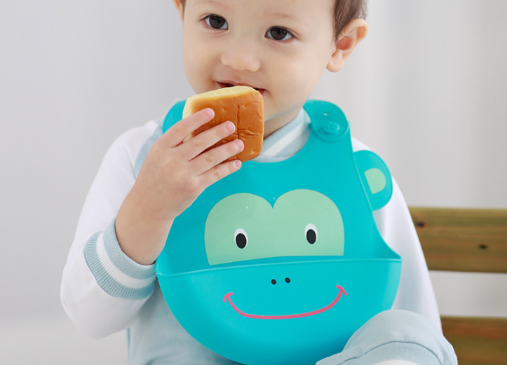 寶寶吃飯硅膠圍兜,硅膠嬰兒寶寶圍兜品牌,哪個(gè)牌子的硅膠圍兜好 寶寶吃飯硅膠圍兜,硅膠嬰兒寶寶圍兜品牌,哪個(gè)牌子的硅膠圍兜好