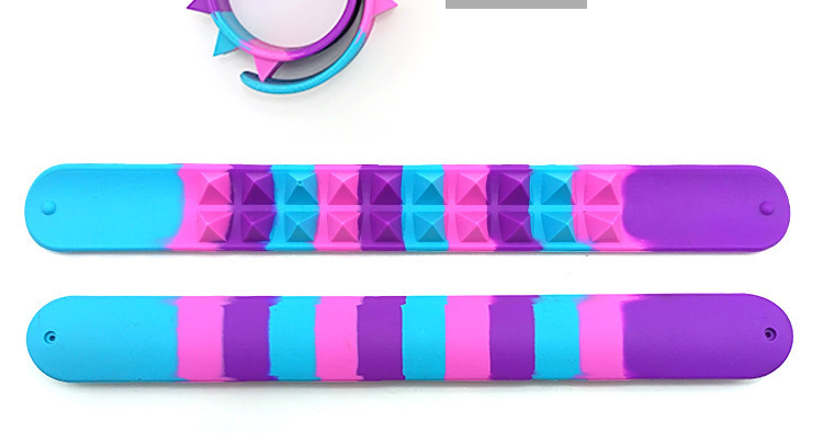 硅膠狼牙拍拍尺,狼牙啪啪手環(huán),硅膠釘釘拍拍尺 硅膠狼牙拍拍尺,狼牙啪啪手環(huán),硅膠釘釘拍拍尺